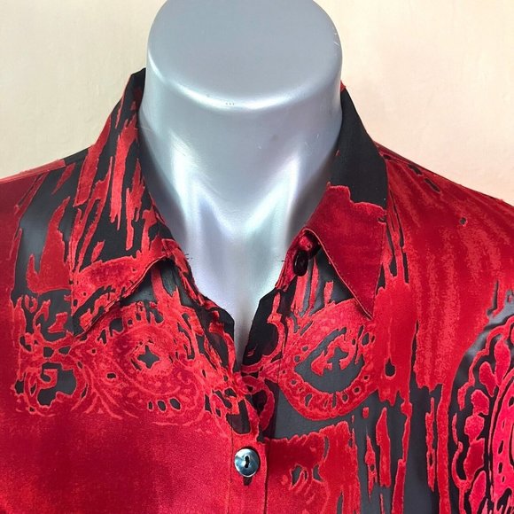 Chico's Design Sz 1 Red Black Floral Silk Top button Front Long Sleeve Split Hem - Picture 12 of 16